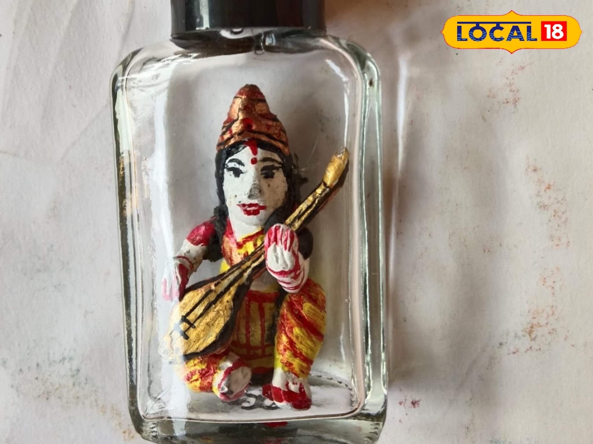 মা ঘরে থাকবে সারাবছর, জলে দিলেও গলবে না! বাঁকুড়ার শিল্পীর ‘অ্যান্টি বিসর্জন’ ভাবনায় চমক মা ঘরে থাকবে সারাবছর, জলে দিলেও গলবে না! বাঁকুড়ার শিল্পীর ‘অ্যান্টি বিসর্জন’ ভাবনায় চমক