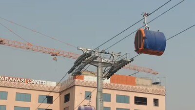 वाराणसी रोपवे वीडियो का सच: हवा में झूलने का दावा झूठा, सुरक्षा परीक्षण का हिस्सा.