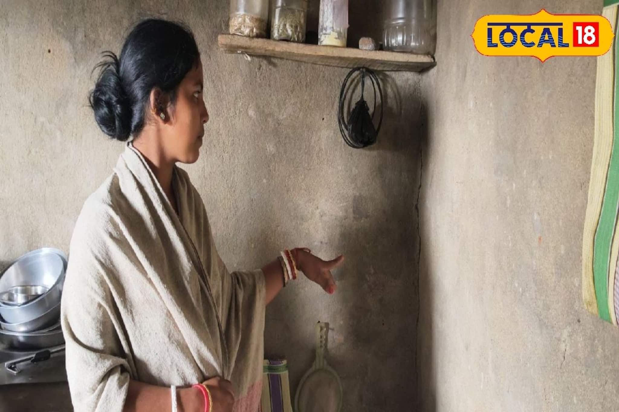 ব্লাস্টিংয়ের দাপটে কাঁপছে বাড়িঘর-মন্দির, ফাটল দেওয়াল-রাস্তায়! ভাদুলিয়ায় বিক্ষোভে মহিলারা ব্লাস্টিংয়ের দাপটে কাঁপছে বাড়িঘর-মন্দির, ফাটল দেওয়াল-রাস্তায়! ভাদুলিয়ায় বিক্ষোভে মহিলারা