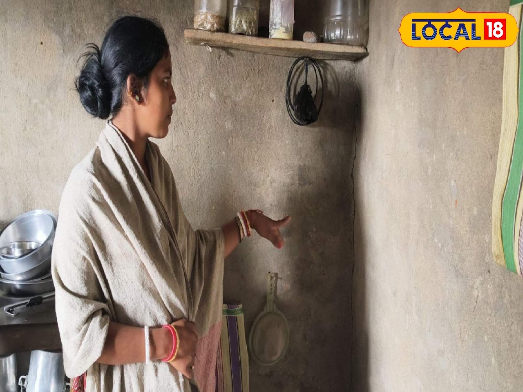 ব্লাস্টিংয়ের দাপটে কাঁপছে বাড়িঘর-মন্দির, ফাটল দেওয়াল-রাস্তায়! ভাদুলিয়ায় বিক্ষোভে মহিলারা