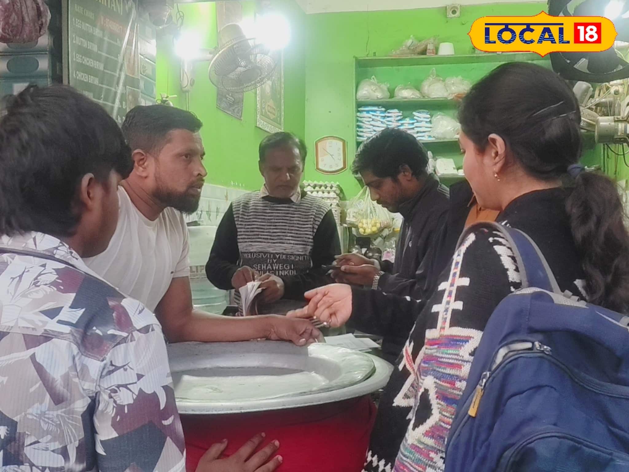 সস্তার বিরিয়ানিতে বিপদ! গরম হাঁড়িতে মিশছে ফ্রিজের বাসি শক্ত-কাঠ মাংস! সাবধান