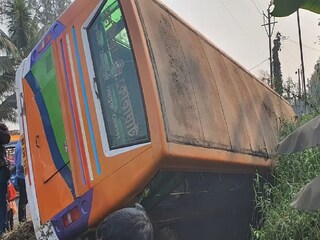 হলদিয়ায় বাস উল্টে ১০ জন আহত, পুলিশের তদন্তে চাঞ্চল্য ছড়াল