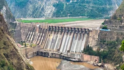 भारत ने चिनाब जलविद्युत परियोजनाओं में तेजी लाई, पाकिस्तान को जल संकट का डर.