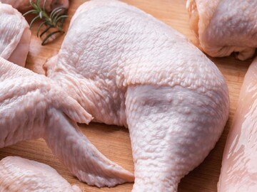 চিকেন 'স্কিনলেস' ভাল, না কি চামড়া-সহ মুরগিই বেশি উপকারী? স্বাস্থ্যের জন্য কোনটা সেরা?