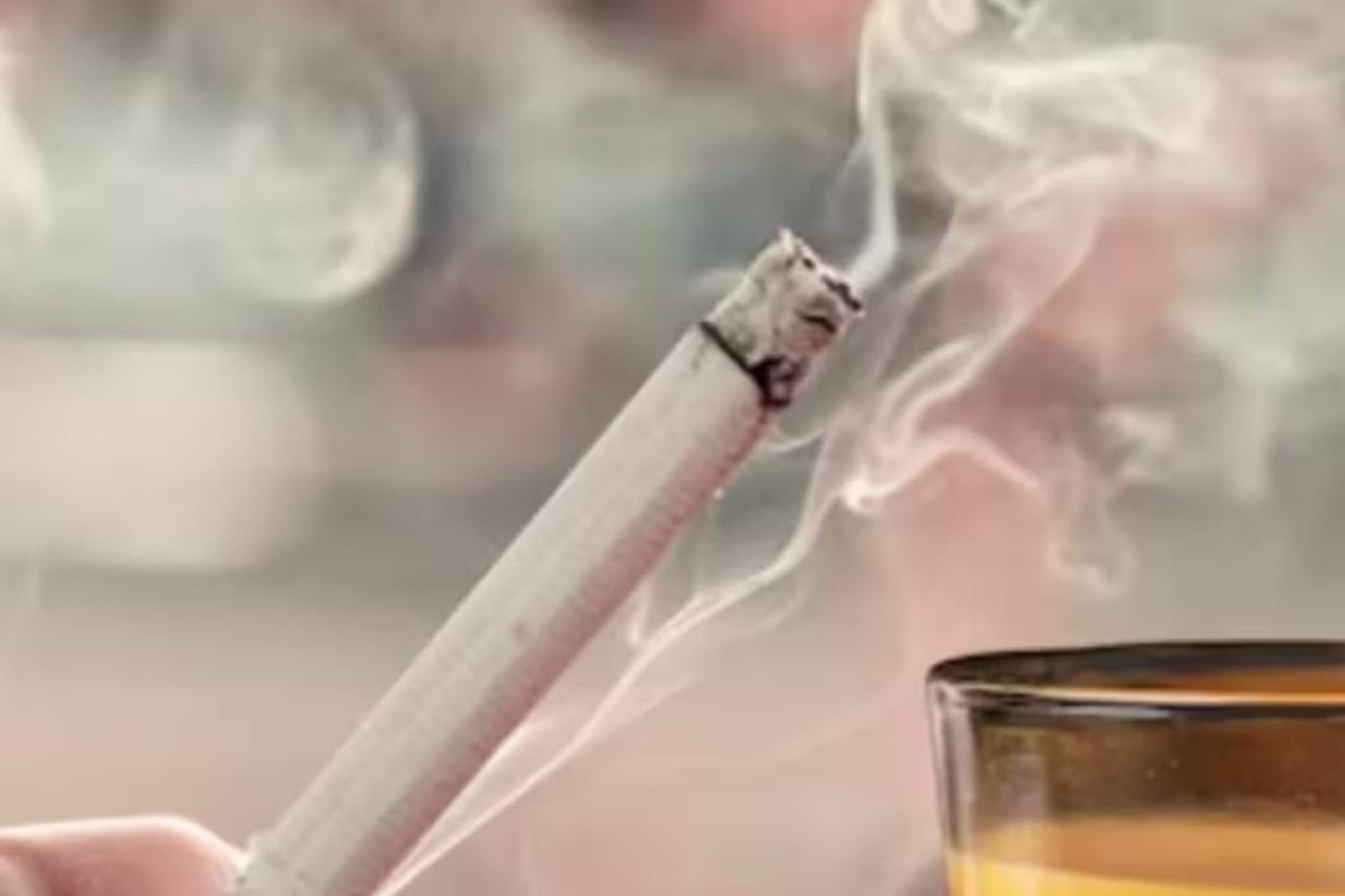 খুবই চাপ, যাক ফসফস করে দুটো সিগারেট খেয়ে নিই, ব্যস শান্তি, সত্যিটা জানলে আর কী খেতে পারবে