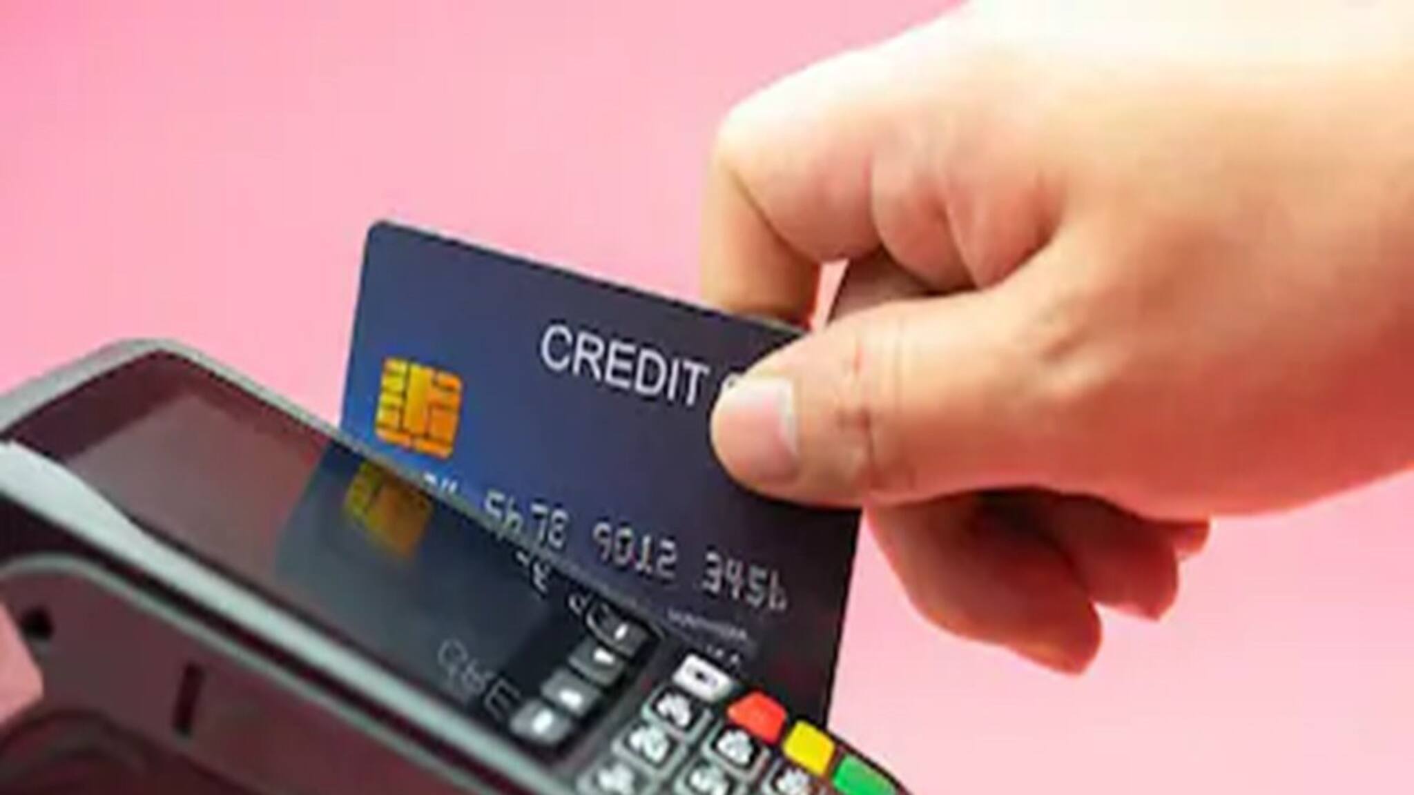 Credit Card Limit: ব্যাঙ্কগুলি কীভাবে ক্রেডিট কার্ডের সীমা নির্ধারণ করে? নিজের ক্রেডিট লিমিট বাড়ানোর হিসেবটা দেখে নিন এখনই
