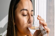 ঠান্ডা আবহাওয়া মানে এই নয় যে কম জল পান করতে হবে! হাইড্রেটেড থাকার কারণটা জেনে নিন এখনই