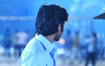 ২ সন্তানের বাবা, ১৮ বছরের স্ত্রীকে বাইবাই বলে হিরো এখন মজেছেন ৯ বছরের ছোট নায়িকার প্রেমে