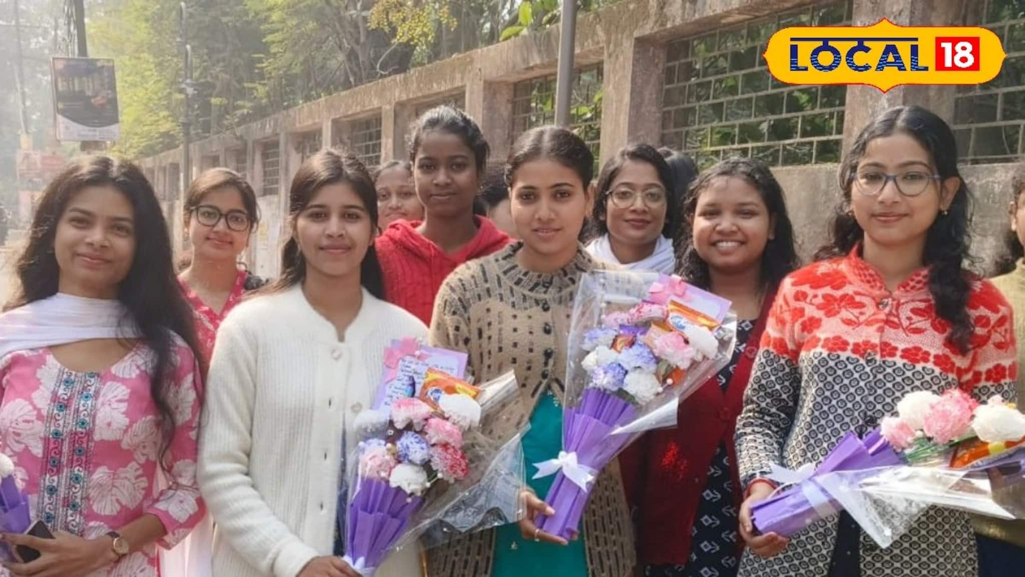 ইমোজির ভিড়ে হারায়নি গ্রিটিংস কার্ড, পুরনো রীতি আজও ভরসা জাগায় বর্ধমান বিশ্ববিদ্যালয়ে