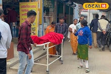 East Bardhaman News: প্রাক্তন ছাত্রকে মাটিতে ফেলে কিল-চড়-ঘুষি, ব্ল্যাকবোর্ড ভাঙার ‘শাস্তি’ বেধড়ক মার! শিক্ষকের কাণ্ডে তোলপাড়