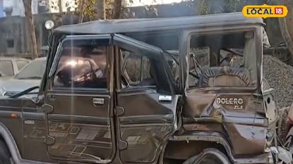 দুমড়ে মুচড়ে গিয়েছে পুলিশ ভ্যান দুমড়ে মুচড়ে গিয়েছে পুলিশ ভ্যান