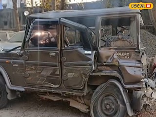 দুমড়ে মুচড়ে গিয়েছে পুলিশ ভ্যান দুমড়ে মুচড়ে গিয়েছে পুলিশ ভ্যান