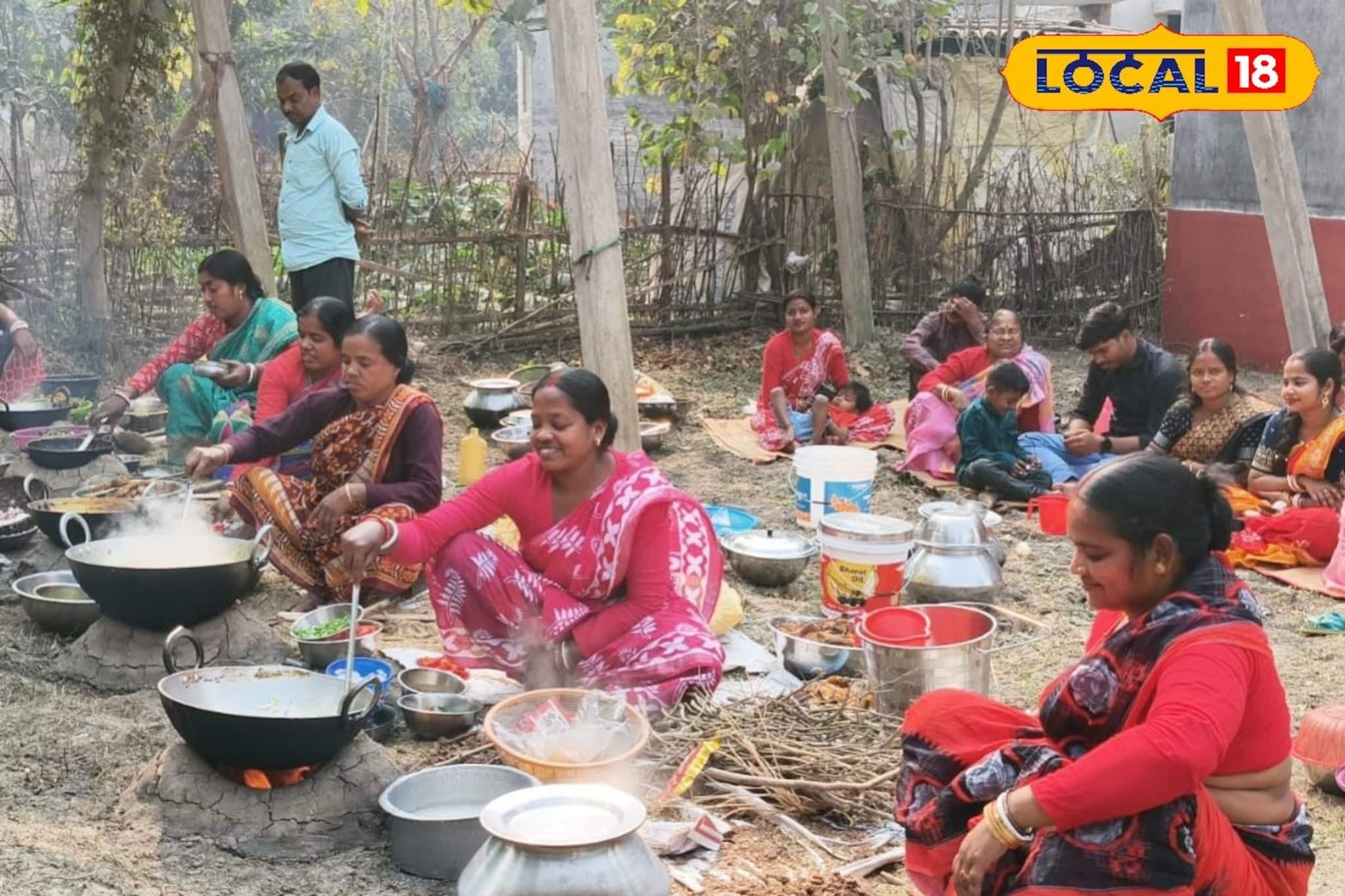 সব ঘরে রান্না বন্ধ, মাঠে বসে পাত পেড়ে ভূরিভোজ! মাছ আর কুল ডালের গন্ধে ম ম করছে এলাকা সব ঘরে রান্না বন্ধ, মাঠে বসে পাত পেড়ে ভূরিভোজ! মাছ আর কুল ডালের গন্ধে ম ম করছে এলাকা