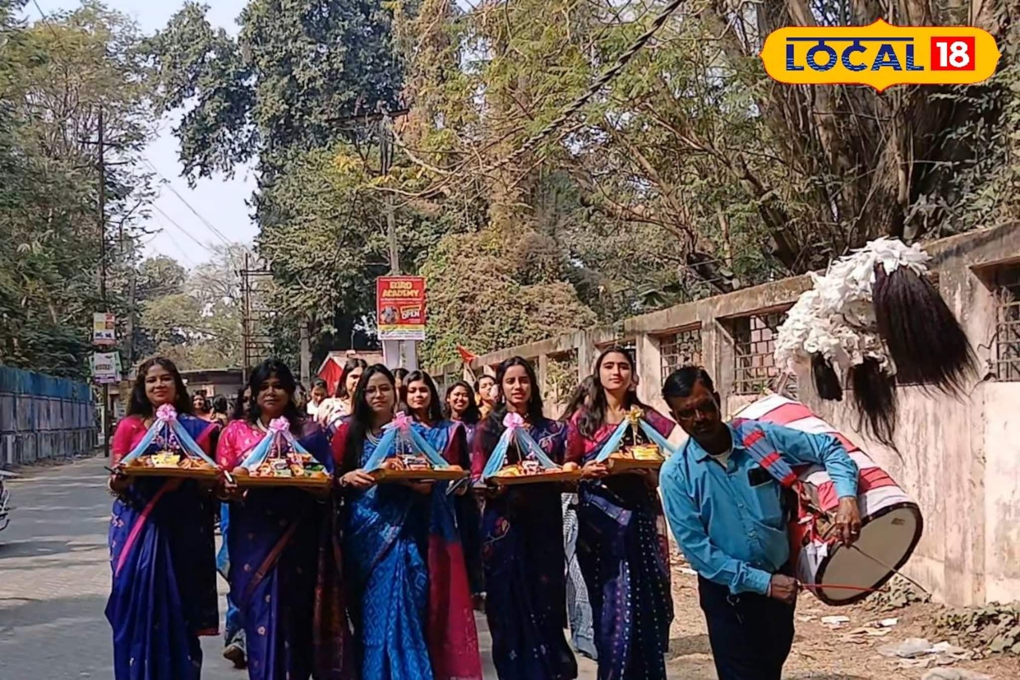 শাড়ি-পাঞ্জাবির অনবদ্য জুটি, গোলাপবাগ ক্যাম্পাসে প্রেমের বসন্ত! হোস্টেলে অবাধ প্রবেশ শাড়ি-পাঞ্জাবির অনবদ্য জুটি, গোলাপবাগ ক্যাম্পাসে প্রেমের বসন্ত! হোস্টেলে অবাধ প্রবেশ