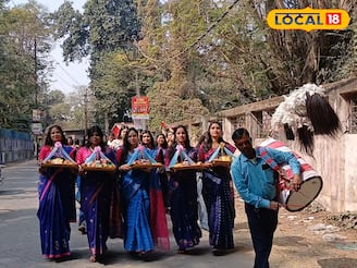 শাড়ি-পাঞ্জাবির অনবদ্য জুটি, গোলাপবাগ ক্যাম্পাসে প্রেমের বসন্ত! হোস্টেলে অবাধ প্রবেশ
