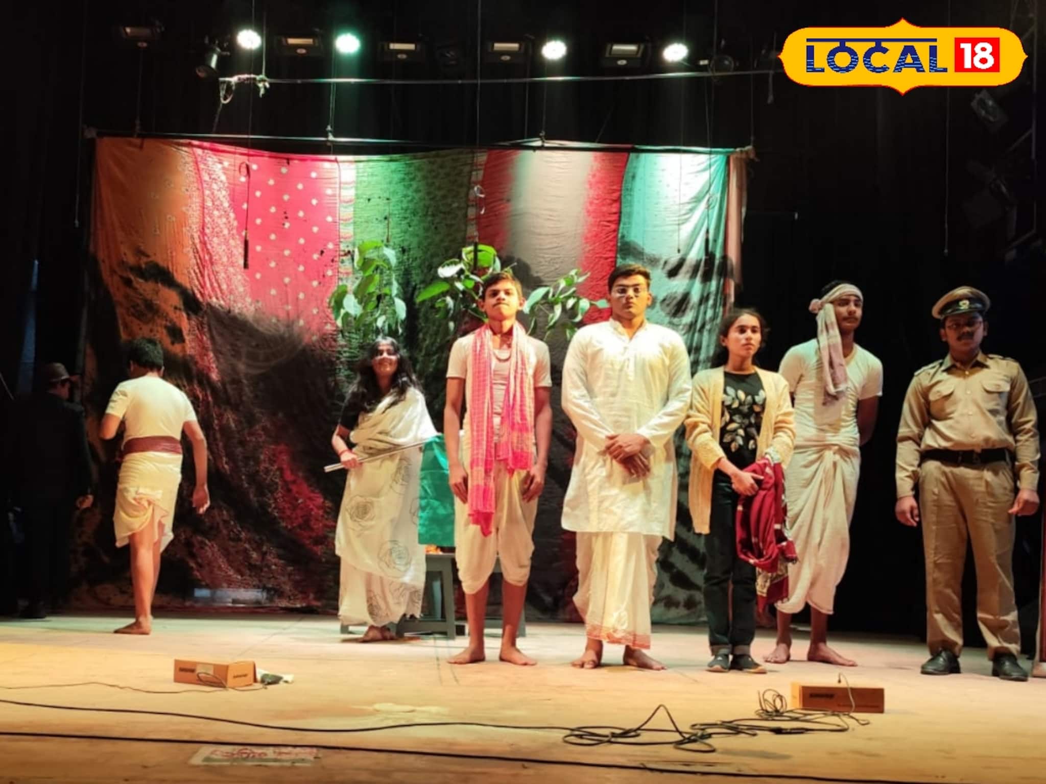 মোবাইল গেম ভুলে এবার মঞ্চে বিপ্লব, ডিজিটাল আসক্তি কাটাতে ভরসা নাটক! দেখে অবাক সকলে