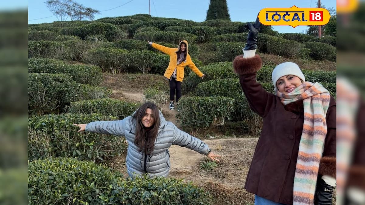 Ekta Kapoor: পাহাড়ের টানে নতুন বছরের শুরুতেই দার্জিলিংয়ে একতা কাপুর, উর্বশী ঢোলাকিয়া! চুটিয়ে করলেন উপভোগ, ঘুরে দেখলেন উত্তরবঙ্গের এইসব জায়গা