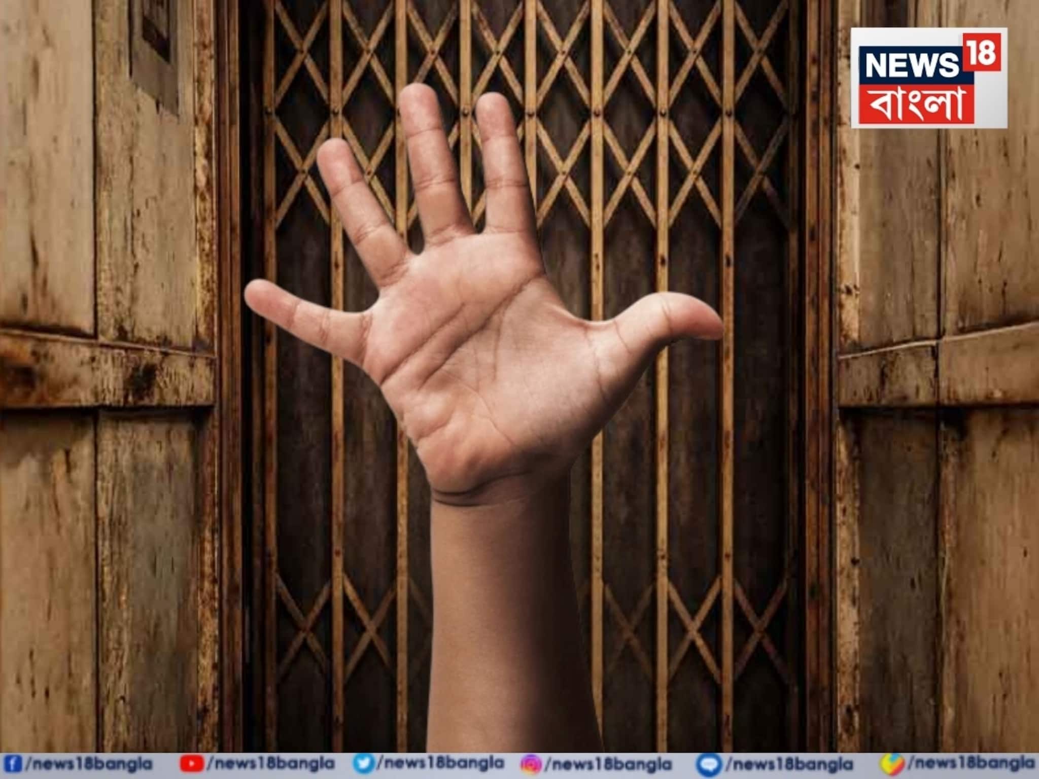 ছাদ থেকে লিফটের গর্তে পড়ে মর্মান্তিক পরিণতি শিশুর! হল না শেষরক্ষা, কলকাতায় ভয়ঙ্কর কাণ্ড ছাদ থেকে লিফটের গর্তে পড়ে মর্মান্তিক পরিণতি শিশুর! হল না শেষরক্ষা, কলকাতায় ভয়ঙ্কর কাণ্ড