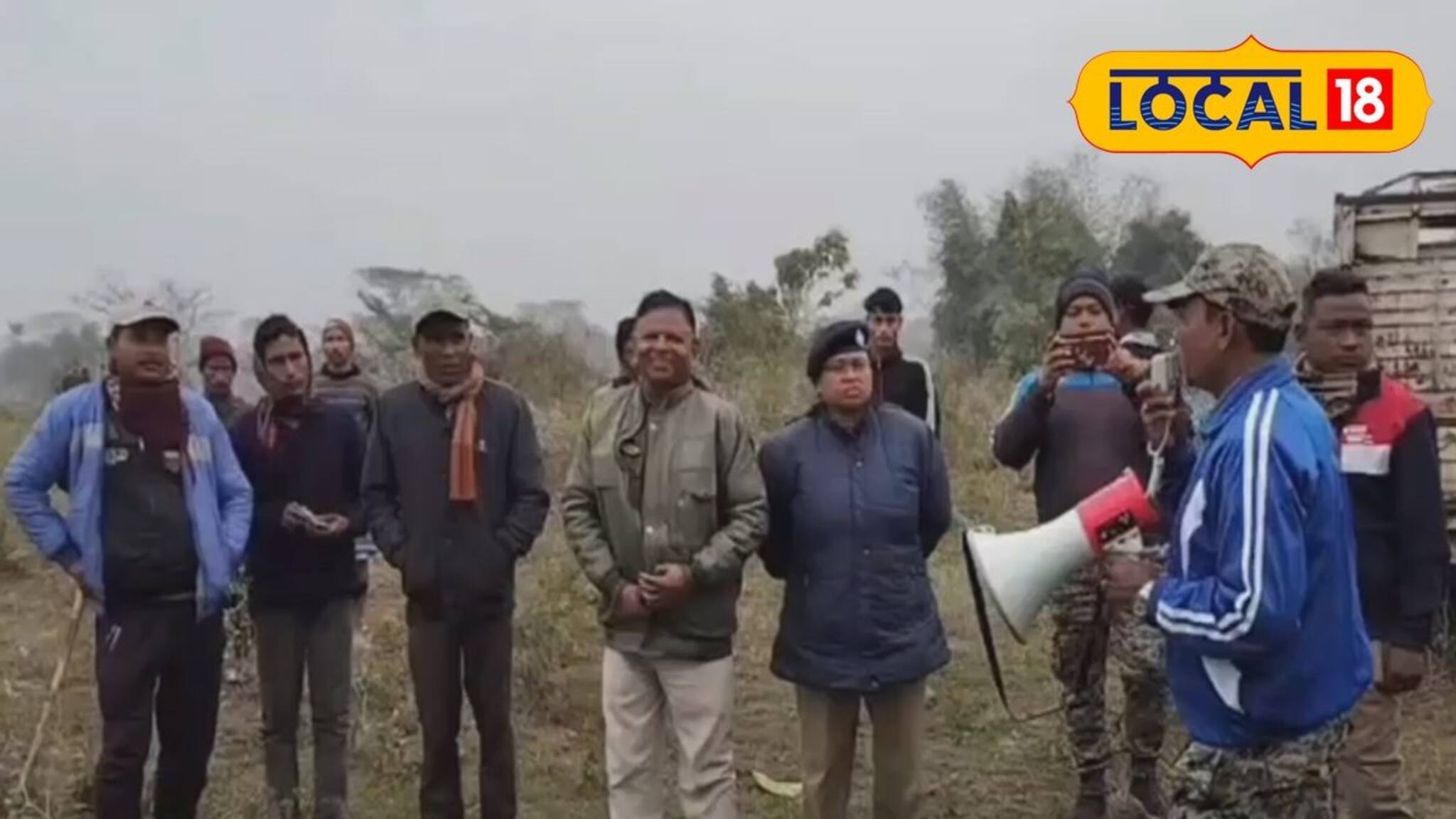 Jalpaiguri News: লেপার্ডের মুখোমুখি হয়ে মরতে মরতে বাঁচলেন মহিলা! জলপাইগুড়িতে তীব্র আতঙ্কে রাতের ঘুম উড়ছে বাসিন্দাদের, খাঁচা পাতল বন দফতর