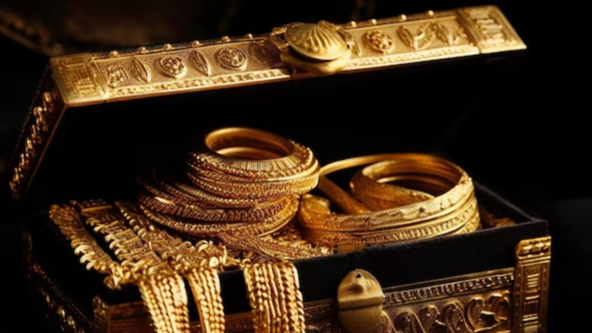 How Much Gold Can You Keep: নির্দিষ্ট এই সীমার বেশি সোনা রাখলে বাজেয়াপ্ত করতে পারে আয়কর দফতর ? প্রতিটি করদাতার বিলবিহীন সোনা রাখার নিয়ম জানা উচিত