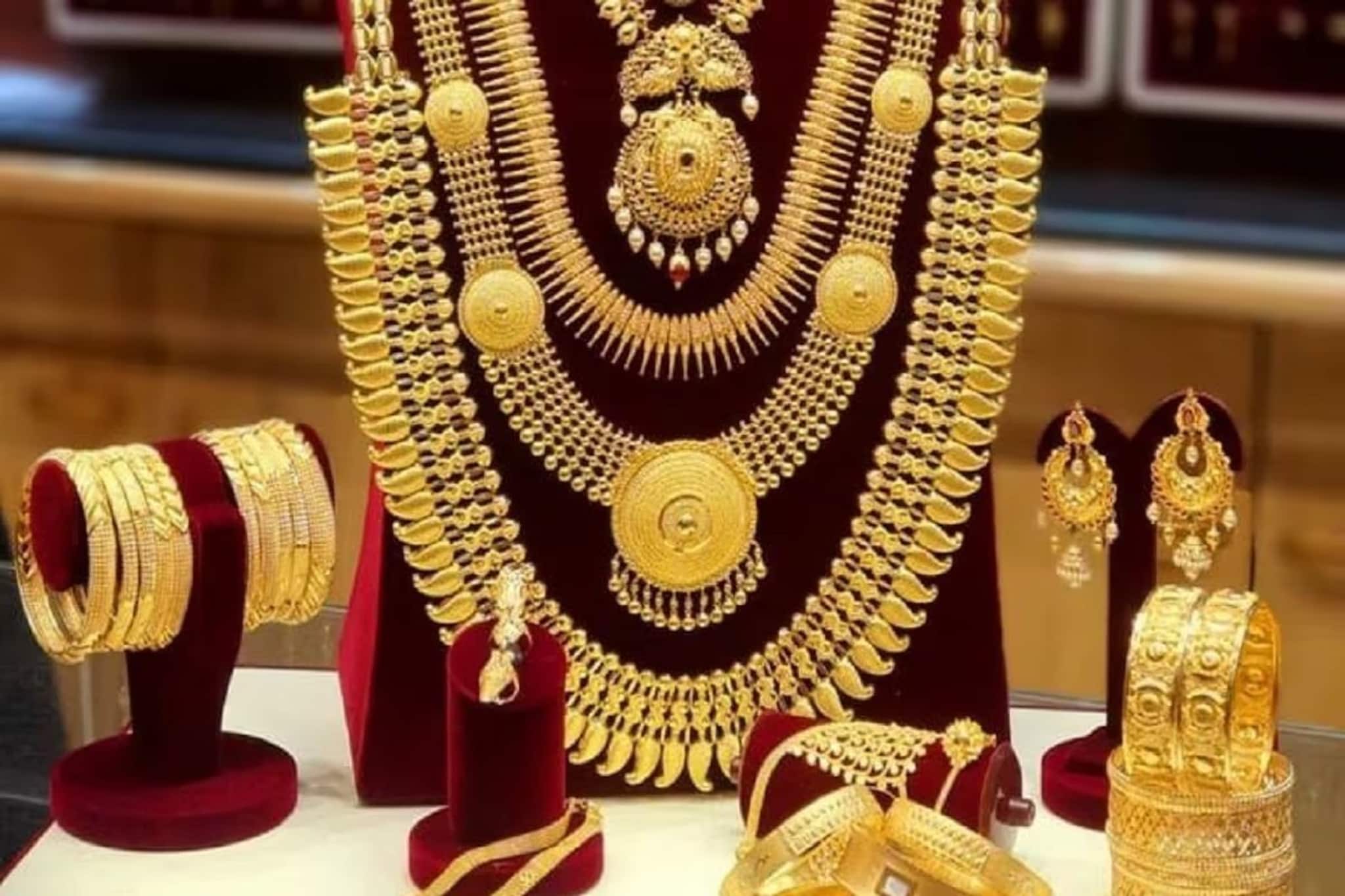 সোনা ১.৪৩ লক্ষ ছাড়িয়েছে, রুপো ২.৯০ লক্ষ ছাড়িয়েছে, জেনে নিন দাম কত বাড়বে