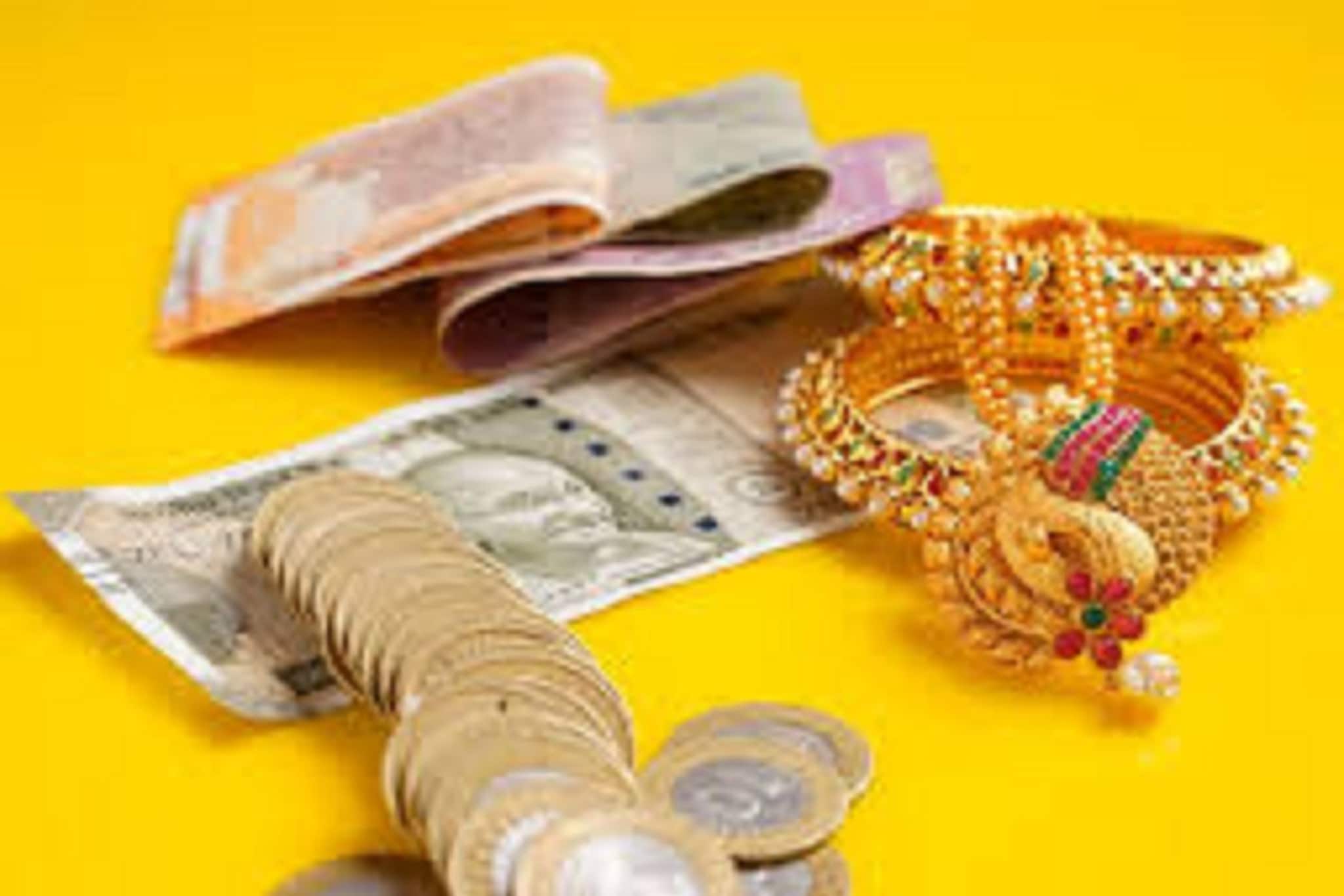 সোনা-রূপোর ETF আকাশছোঁয়া! এখনই বিক্রি নাকি ধরে রাখাই লাভজনক?