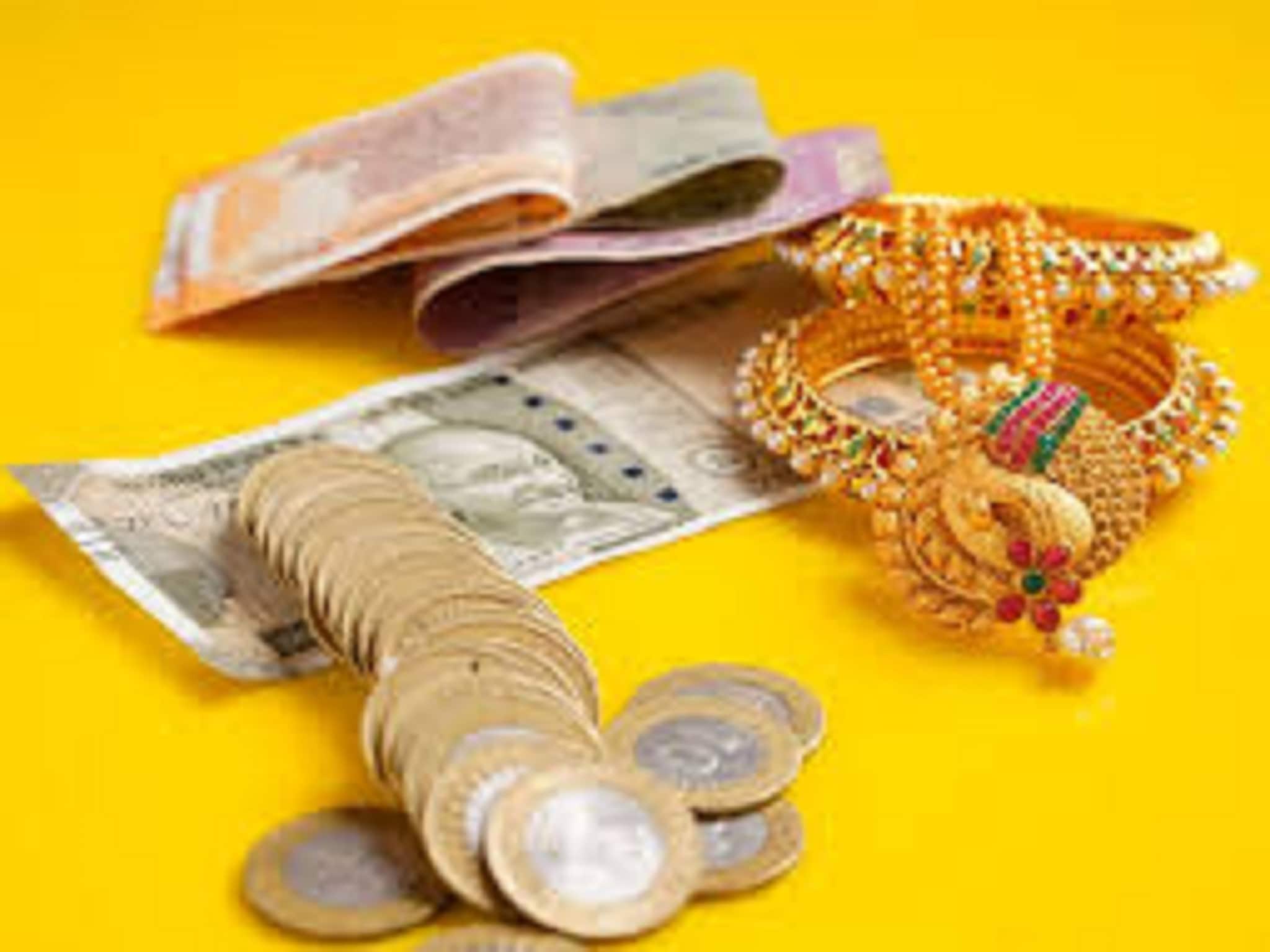 সোনা-রূপোর ETF আকাশছোঁয়া! এখনই বিক্রি নাকি ধরে রাখাই লাভজনক?