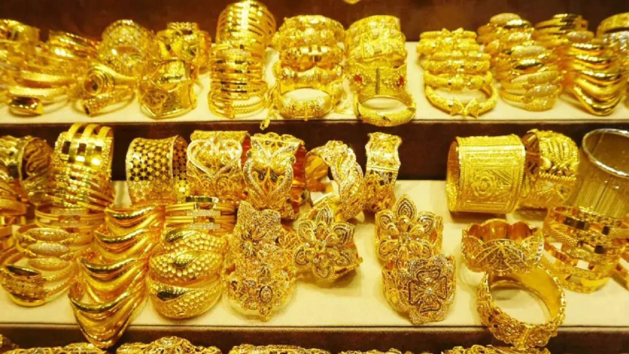 Gold: প্রচুর সোনা! ভারত থেকে মাত্র ৯ ঘণ্টা দূরের এই দেশ! এবার লক্ষ্য বিশ্বসেরা শীর্ষ দশের তালিকা