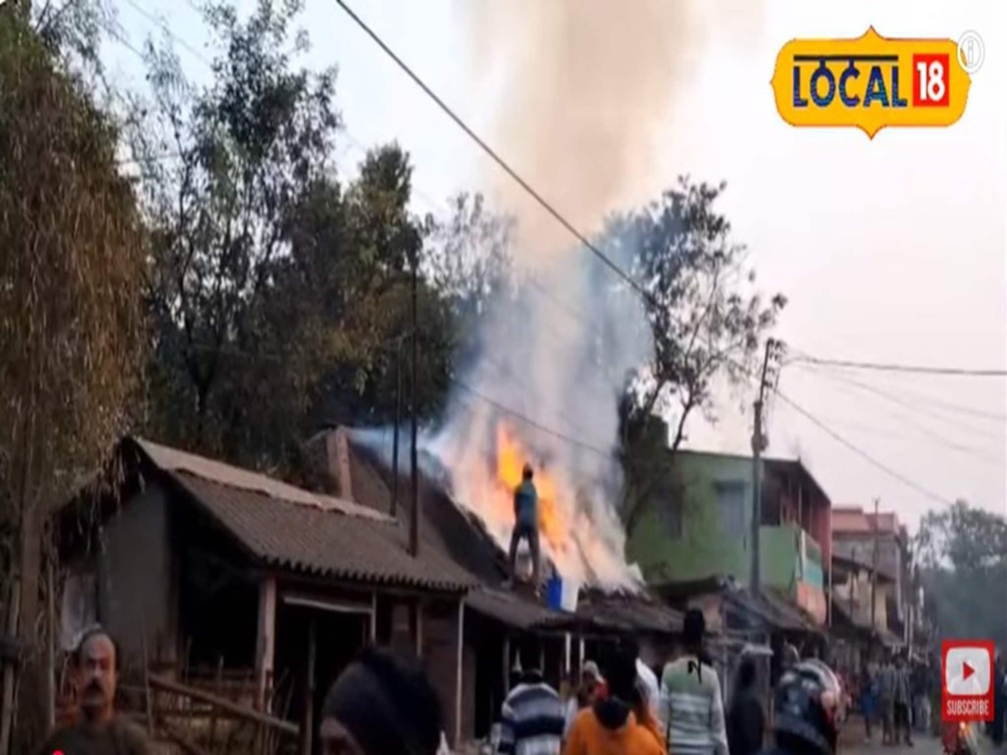 জঙ্গলমহলের দুই জায়গায় বিধ্বংসী অগ্নিকাণ্ড, পুড়ে ছাই বাড়ি, দোকান