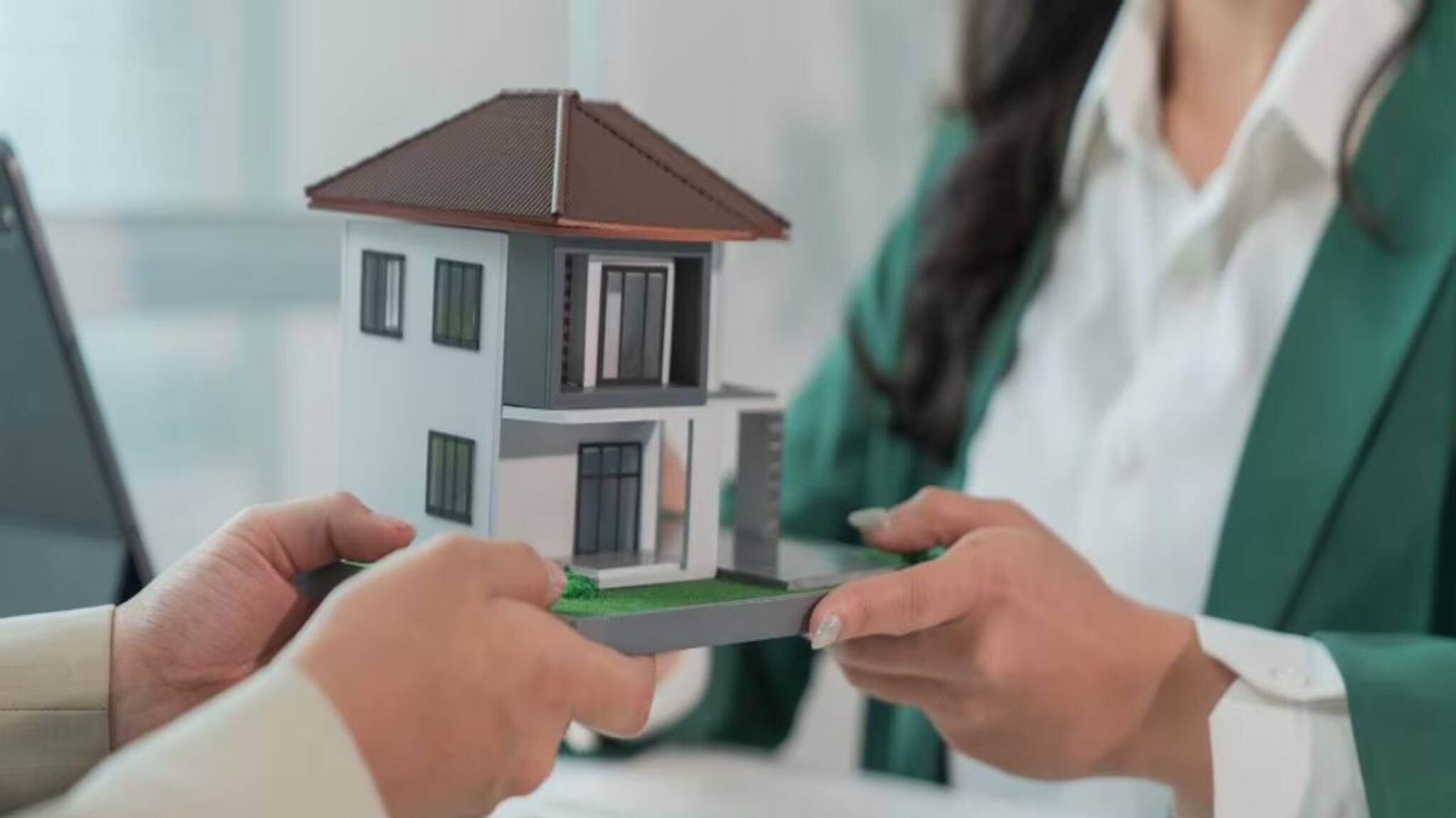Home Loan Tips: হোম লোনের এই ৭ চার্জ পকেট খালি করে দিতে পারে, টাকা সাশ্রয় করার পদ্ধতি শিখে নিন