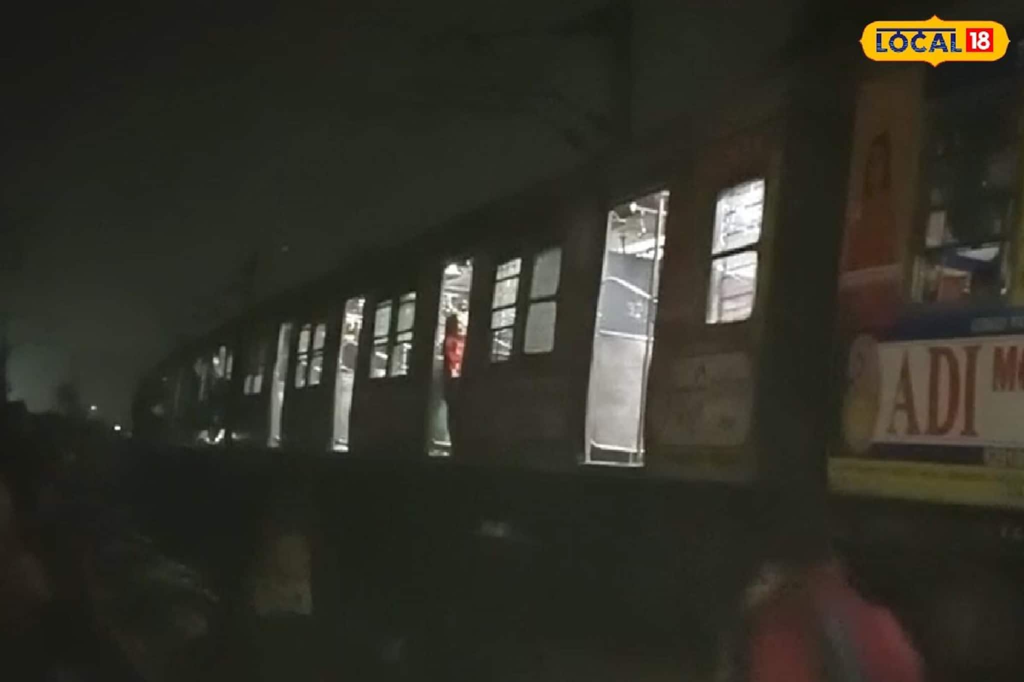 বাঁশবেড়িয়া ঢোকার মুখে ভাঙল প্যান্টোগ্রাফ, হাওড়া-কাটোয়া শাখায় ব্যাহত ট্রেন চলাচল!