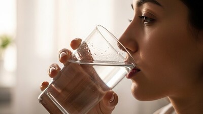 সকালে ঘুম থেকে উঠে জল খাওয়ার উপকারিতা