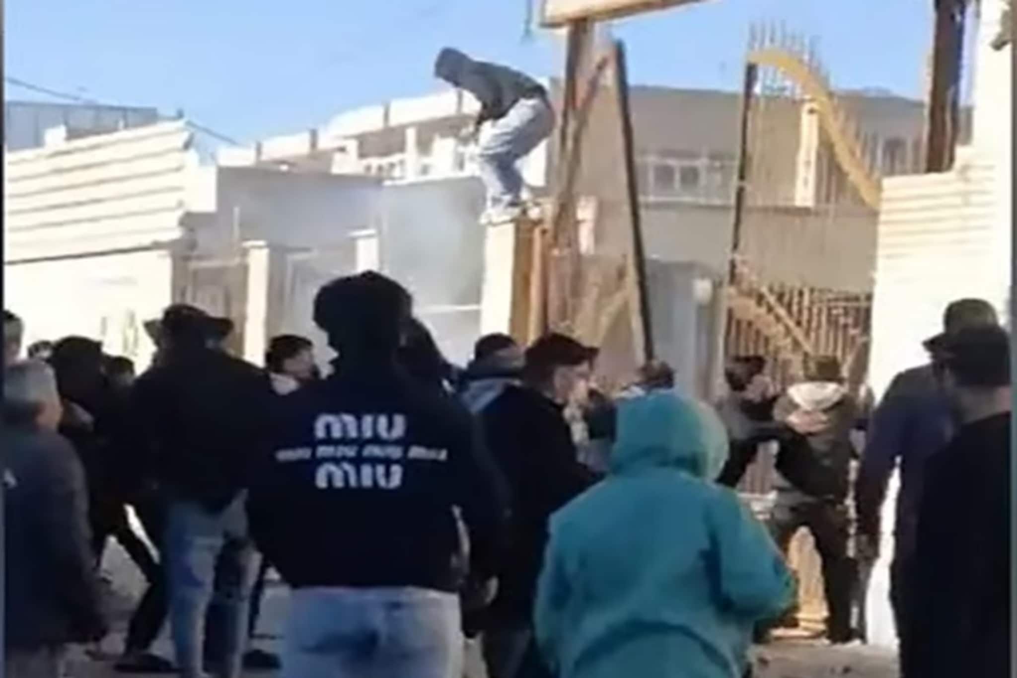 ভয়াবহ পরিস্থিতি ইরানে, নিরাপত্তা বাহিনীর সঙ্গে বিক্ষোভকারীদের সংঘর্ষ! কয়েকজনের মৃত্যু