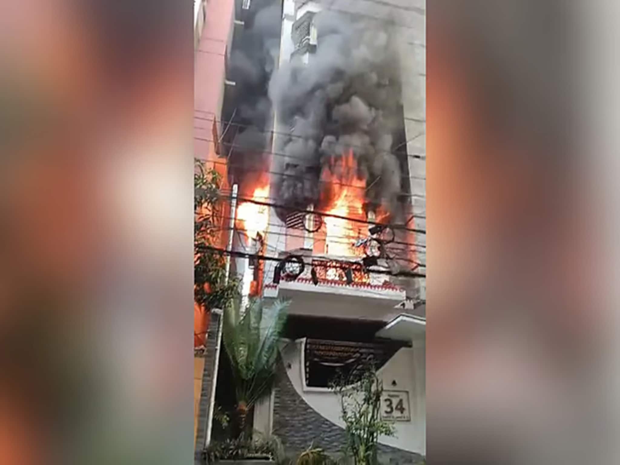 ঢাকার বহুতলে ভয়াবহ আগুন! মৃত্যু অন্তত ৬ জনের, বাদ গেল না একরত্তি শিশুও