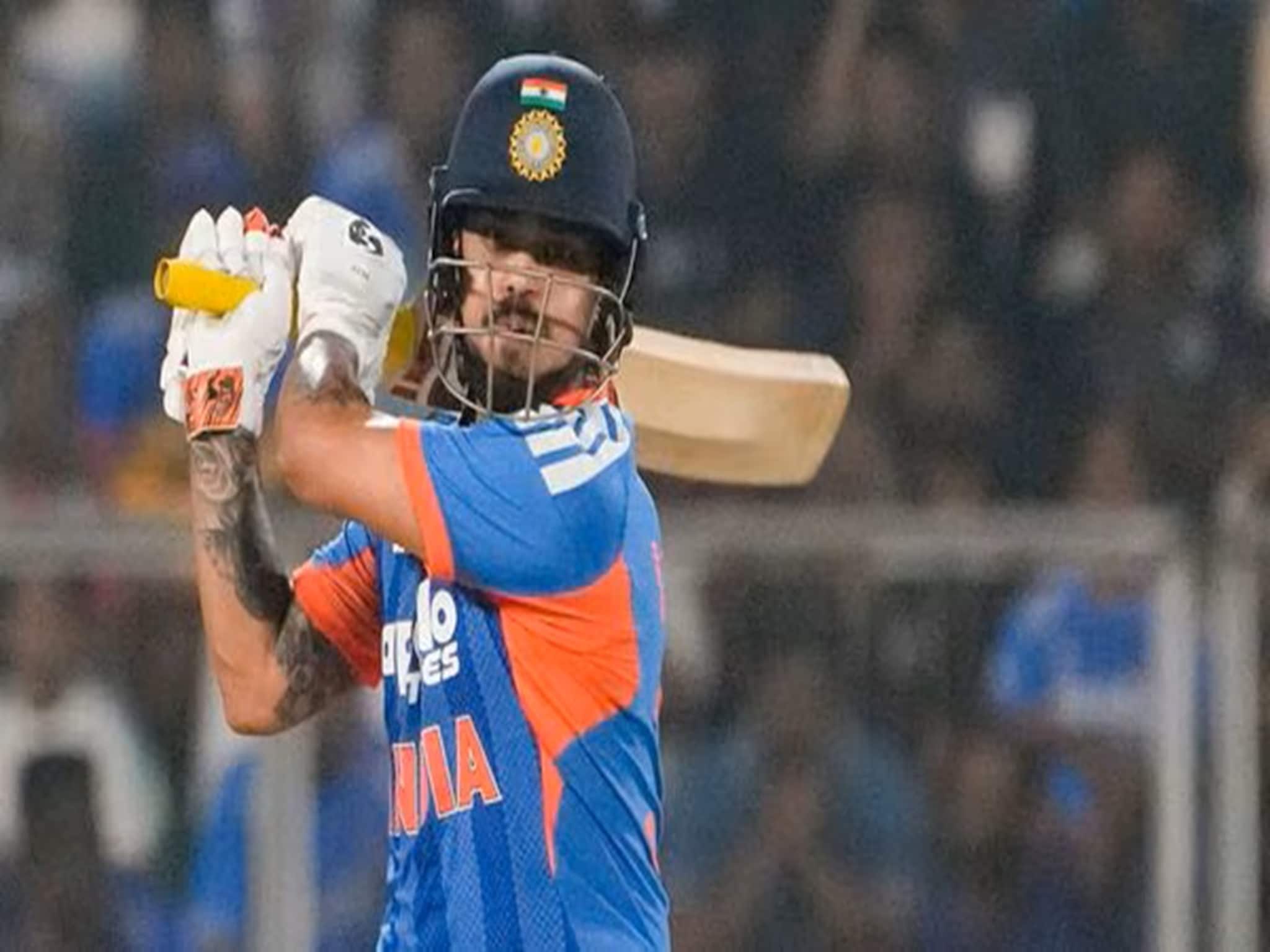 ইশানের শতরানে ভর করে রানের পাহাড়ে ভারত! শেষ টি২০-তে কিউয়িদের লক্ষ্য ২৭২ ইশানের শতরানে ভর করে রানের পাহাড়ে ভারত! শেষ টি২০-তে কিউয়িদের লক্ষ্য ২৭২