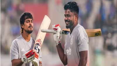 কলকাতা: নিউজিল্যান্ডের বিপক্ষে দ্বিতীয় টি-টোয়েন্টিতে উইকেটরক্ষক-ব্যাটসম্যান ইশান কিষাণ ৩২ বলে ৭৬ রান করেন এবং তৃতীয় ম্যাচে মাত্র ১৩ বলে ২৮ রান করেন। কিন্তু ২৮ জানুয়ারি বিশাখাপত্তনমে চতুর্থ টি-টোয়েন্টি খেলতে পারেননি তিনি। তাঁর অনুপস্থিতিতে, ২১৬ রান তাড়া করার প্রথম বলে অভিষেক শর্মাকে হারানোর পর, ভারত নিউজিল্যান্ডকে চাপে ফেলতে ব্যর্থ হয় এবং ৫০ রানে ম্যাচটি হেরে যায়। চতুর্থ টি-টোয়েন্টিতে ভারতের জন্য ঈশানের অভাব ছিল চোখে পড়ার মতো, এবং এই সিরিজের পঞ্চম ও শেষ ম্যাচের আগে, ভারতের ব্যাটিং কোচ, সিতাংশু কোটাক, ২৭ বছর বয়সী উইকেটরক্ষক-ব্যাটসম্যান সম্পর্কে বড়সড় ধরনের আপডেট শেয়ার করেছেন।