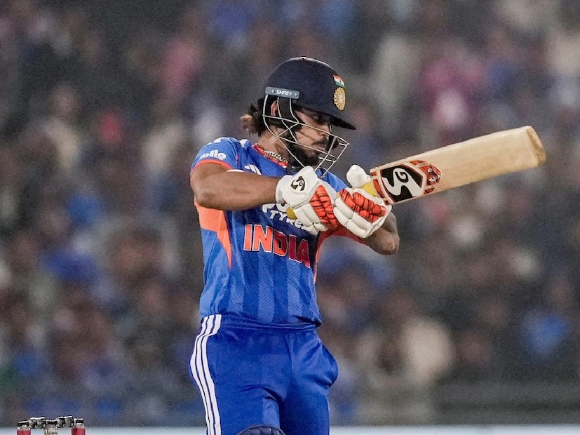 ইশান কিষান নিউজিল্যান্ডের বিরুদ্ধে পাঁচ ম্যাচের সিরিজের পঞ্চম ও শেষ টি-টোয়েন্টি ম্যাচে দুর্দান্ত ব্যাটিং করে নিজের প্রথম টি-টোয়েন্টি আন্তর্জাতিক শতরান করেন। ইশান কিষান নিউজিল্যান্ডের বিরুদ্ধে পাঁচ ম্যাচের সিরিজের পঞ্চম ও শেষ টি-টোয়েন্টি ম্যাচে দুর্দান্ত ব্যাটিং করে নিজের প্রথম টি-টোয়েন্টি আন্তর্জাতিক শতরান করেন।