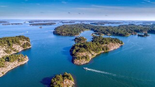 পুরুষদের প্রবেশ নিষেধ! কেন বিশ্বজুড়ে নারীদের নিরাপদ আশ্রয় হয়ে উঠেছিল এই নির্জন দ্বীপ? পুরুষদের প্রবেশ নিষেধ! কেন বিশ্বজুড়ে নারীদের নিরাপদ আশ্রয় হয়ে উঠেছিল এই নির্জন দ্বীপ?