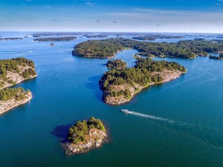 পুরুষদের প্রবেশ নিষেধ! কেন বিশ্বজুড়ে নারীদের নিরাপদ আশ্রয় হয়ে উঠেছিল এই নির্জন দ্বীপ? 