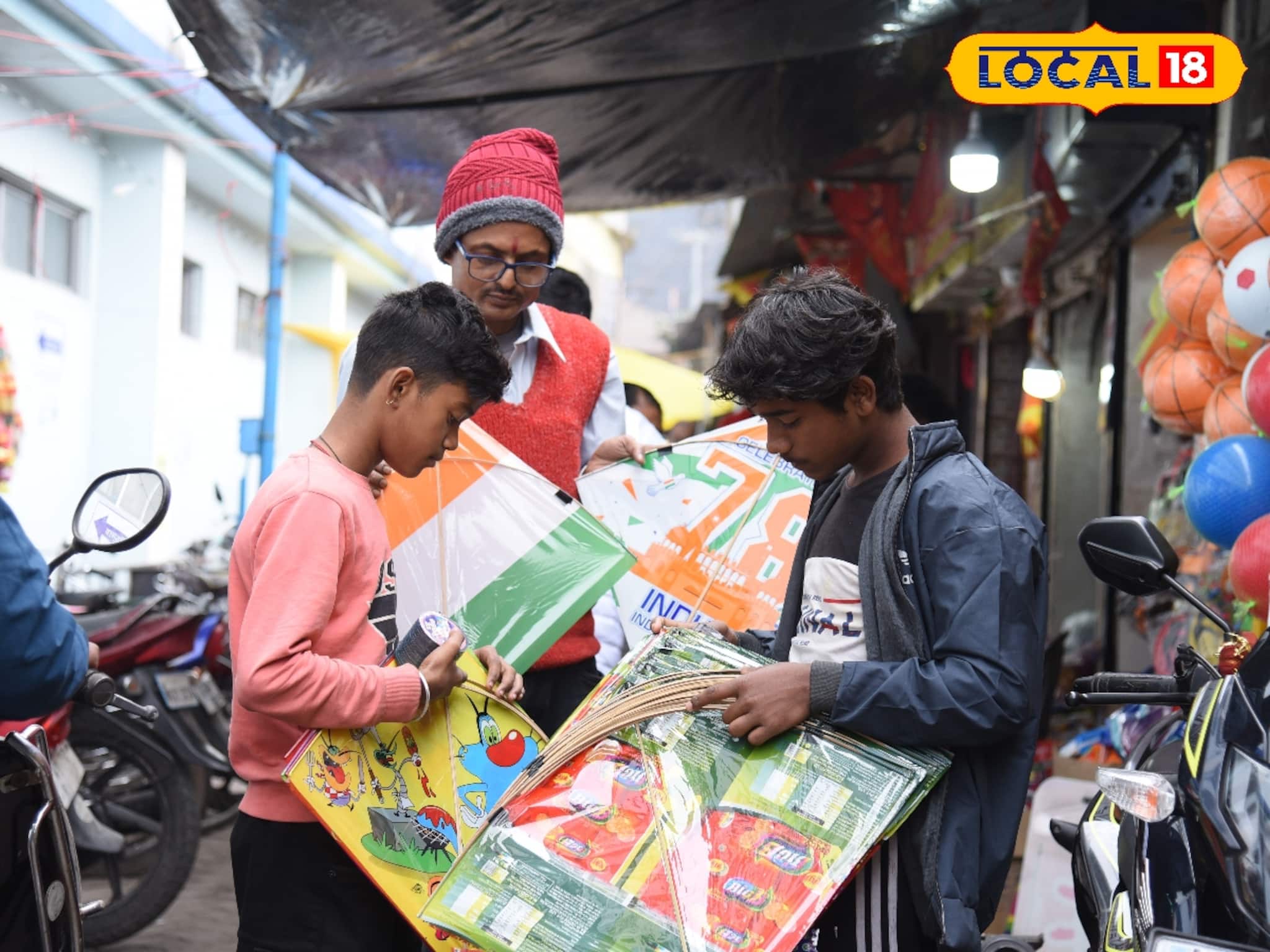 পৌষ সংক্রান্তিতে আকাশ ছোঁয়ার লড়াই, মাত্র ৫ টাকায় হবে বাজিমাত! দোকানে দোকানে লম্বা লাইন