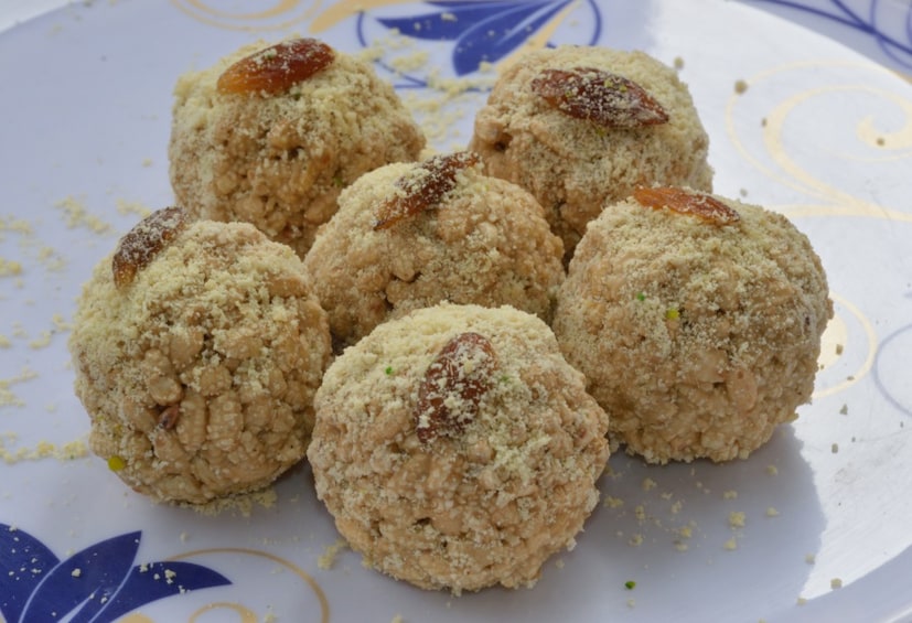 দক্ষিণ ২৪ পরগনা: শীতের লোভনীয় খাওয়ার কথা মনে পড়লে প্রথম জয়নগরের মোয়া। আরে জয়নগরের মোয়া যদি আপনি আপনার নিজের হাতে নিজের বাড়িতে তৈরি করে ফেলেন তাহলে কেমন হবে বলুন তো। দক্ষিণ ২৪ পরগনা: শীতের লোভনীয় খাওয়ার কথা মনে পড়লে প্রথম জয়নগরের মোয়া। আরে জয়নগরের মোয়া যদি আপনি আপনার নিজের হাতে নিজের বাড়িতে তৈরি করে ফেলেন তাহলে কেমন হবে বলুন তো।