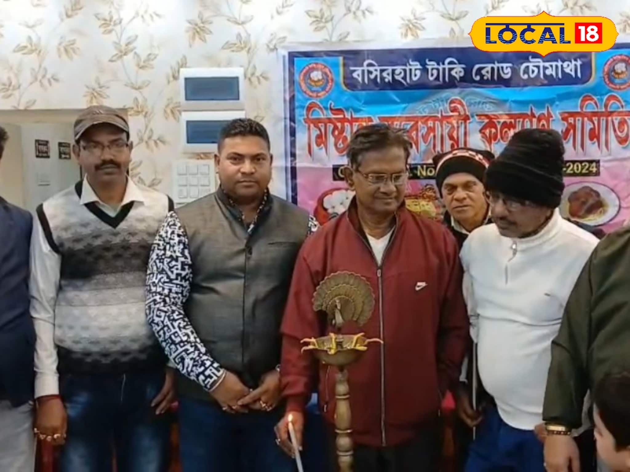 কাঁচাগোল্লার জিআই ট্যাগ চায় বসিরহাট! কয়েকশ বছরের অভিজ্ঞতা, দাবি মিটলেই বিক্রি বাড়বে আশা কাঁচাগোল্লার জিআই ট্যাগ চায় বসিরহাট! কয়েকশ বছরের অভিজ্ঞতা, দাবি মিটলেই বিক্রি বাড়বে আশা