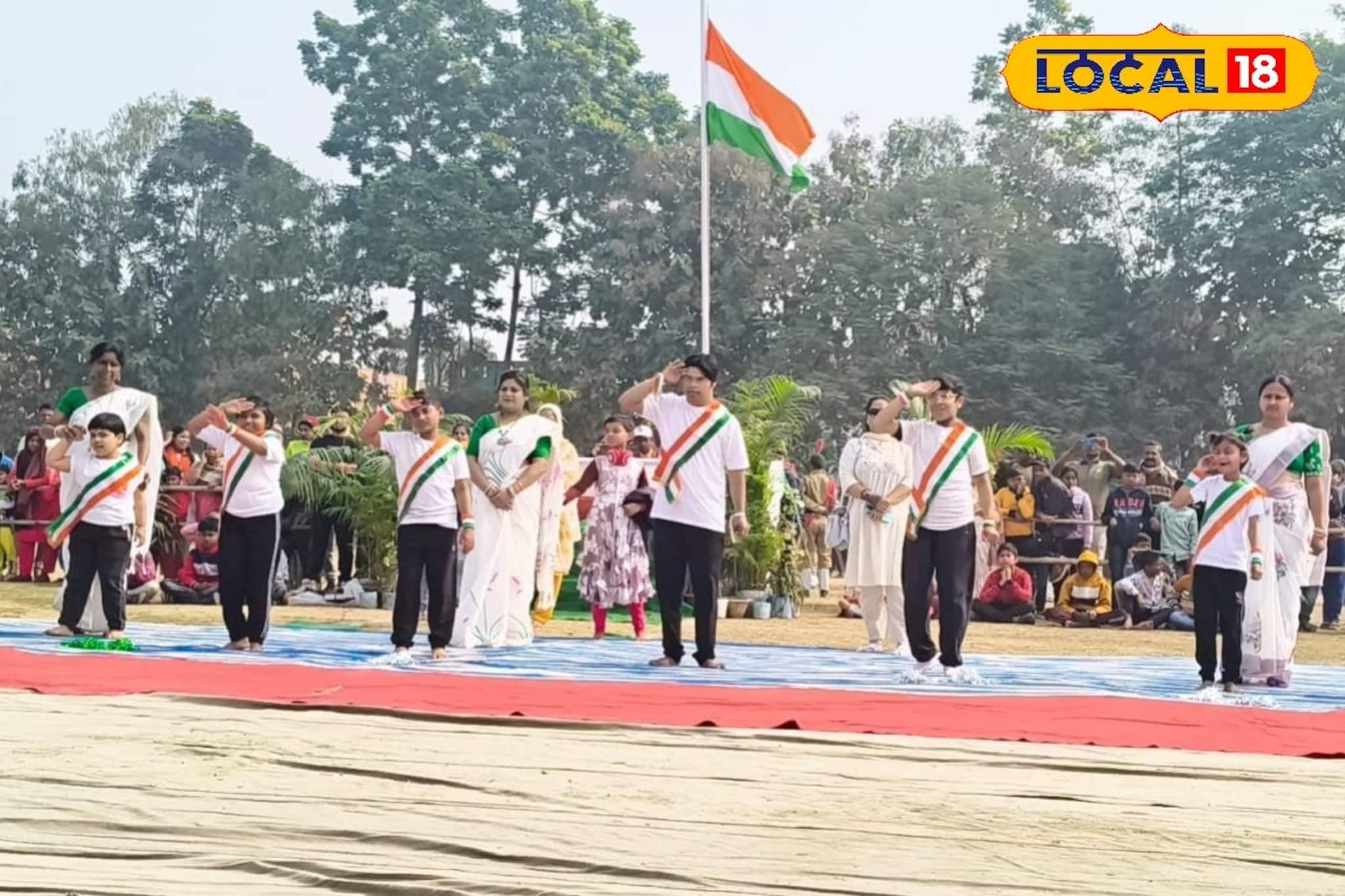 প্রজাতন্ত্র দিবসে ছবির মতো সাজল কাটোয়া! রইল বর্ণাঢ্য কুচকাওয়াজ থেকে উদ্‌যাপনের একগুচ্ছ ছবি