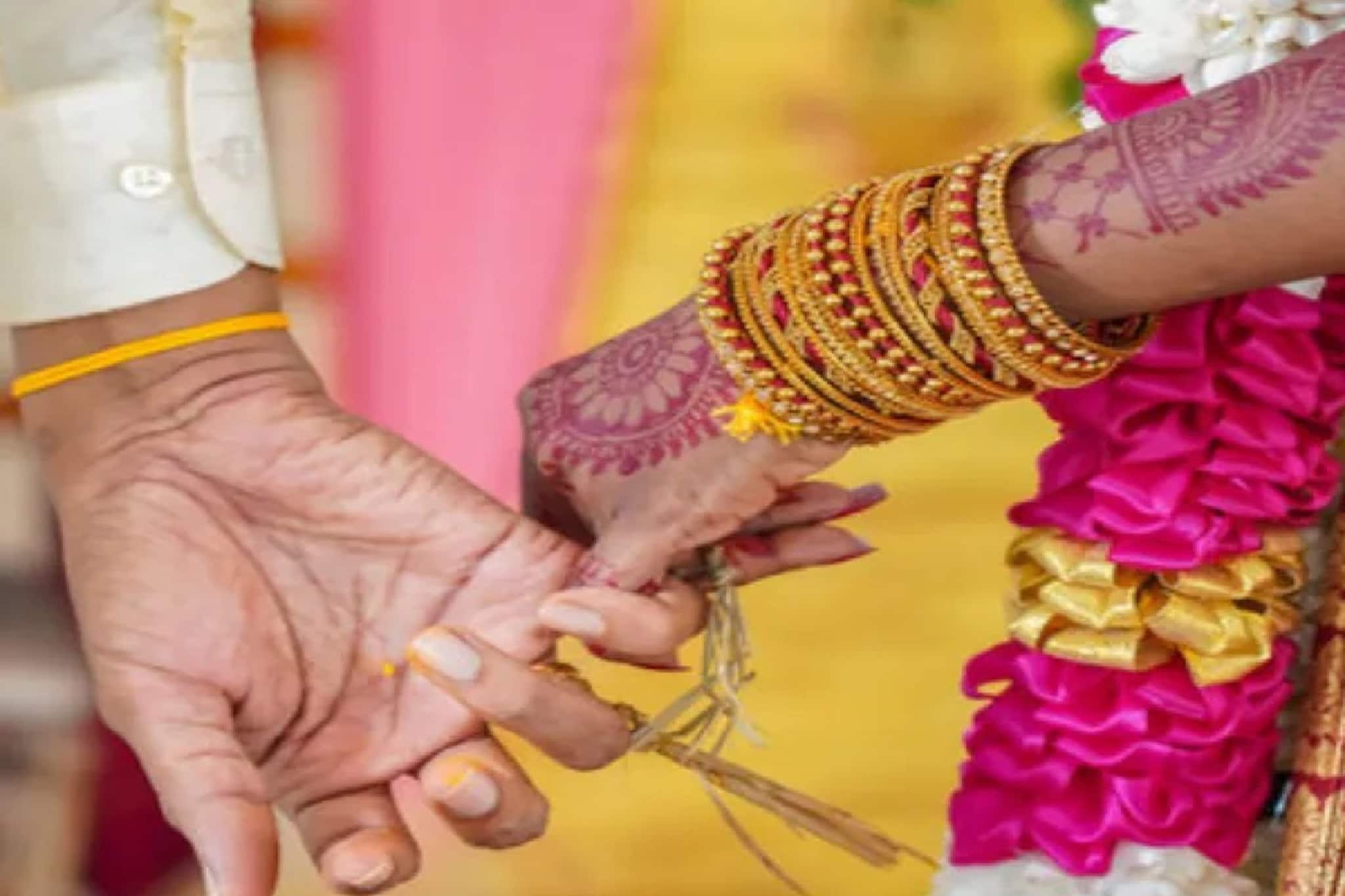 সোনার দামে 'আগুন'! সোনা ছাড়াই কি বিয়ে করতে হবে এবার? ঘটি-বাটি বেচে বিরাট চাপে মধ্যবিত্ত!