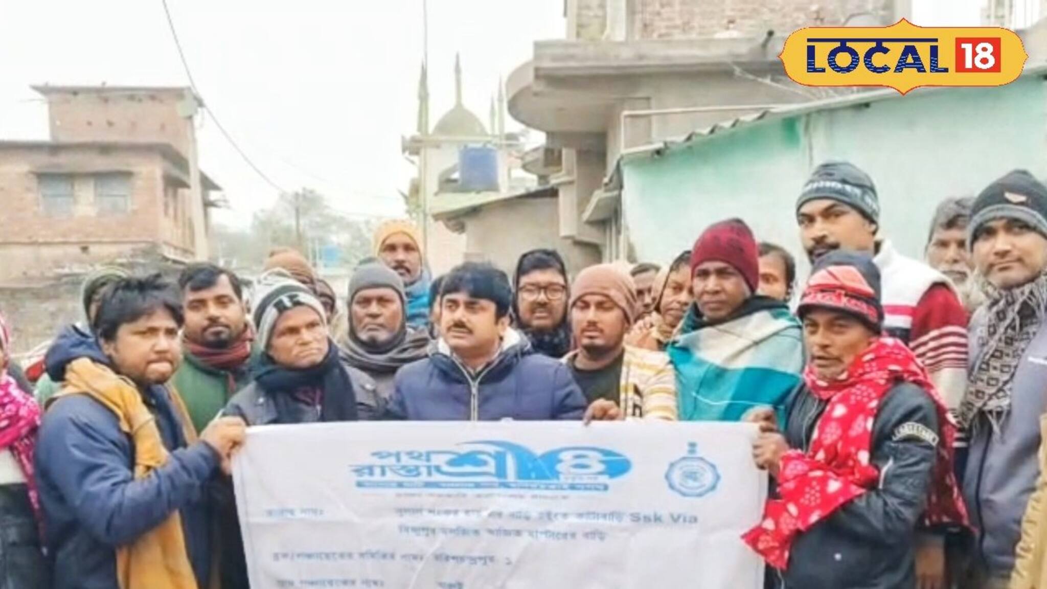 Malda News: ৩০ বছরের শাপ মুক্তি, গ্রামে এবার ঢুকবে অ্যাম্বুল্যান্স! দেড় কোটির রাস্তার শিলান্যাসে আনন্দে ভাসলেন গ্রামবাসীরা