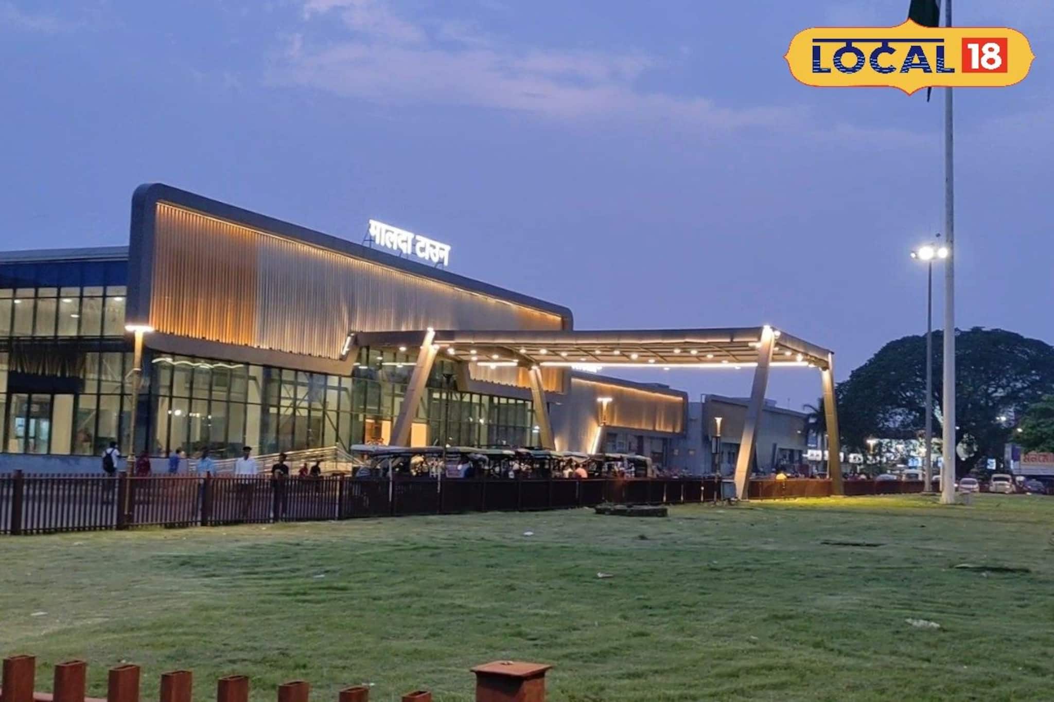 হুবহু এয়ারপোর্ট! মালদহ টাউন স্টেশনের কাজ আর কতটা বাকি! পরিদর্শনে রেল বোর্ডের চেয়ারম্যান