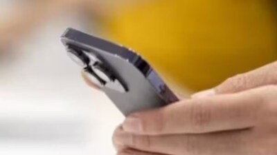 ফোন বন্ধ থাকলে WhatsApp মেসেজ যায় কোথায়? ইন্টারনেট অন করতেই একসঙ্গে মেসেজ আসে কেন? জানুন আসল রহস্য