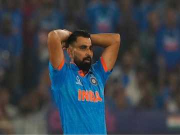 হিয়ারিং-এ এলেন না শামি! এসআইআর ফর্মে কেন কিছুই লিখতে পারেননি ভারতীয় পেসার! হিয়ারিং-এ এলেন না শামি! এসআইআর ফর্মে কেন কিছুই লিখতে পারেননি ভারতীয় পেসার!