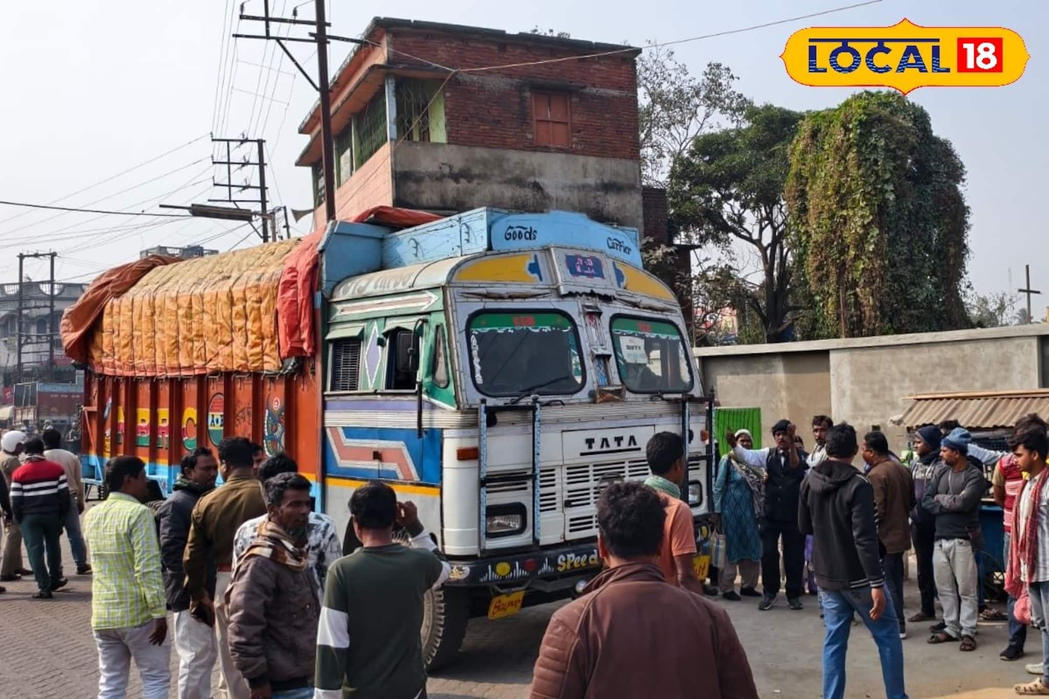ডাম্পার-লরির দৌরাত্ম্য! মুর্শিদাবাদে ভয়ঙ্কর কাণ্ড,দুর্ঘটনায় ডান হাত খোয়া গেল ৮ বছরের খুদের