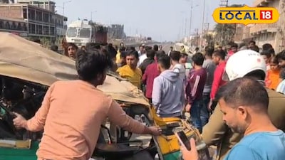 দুর্ঘটনার জেরে দুমড়ে-মুচড়ে গেছে অটোটি